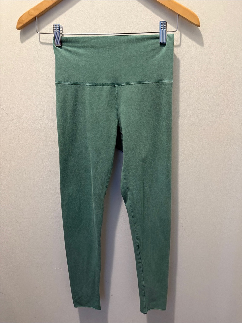 TNA leggings in green